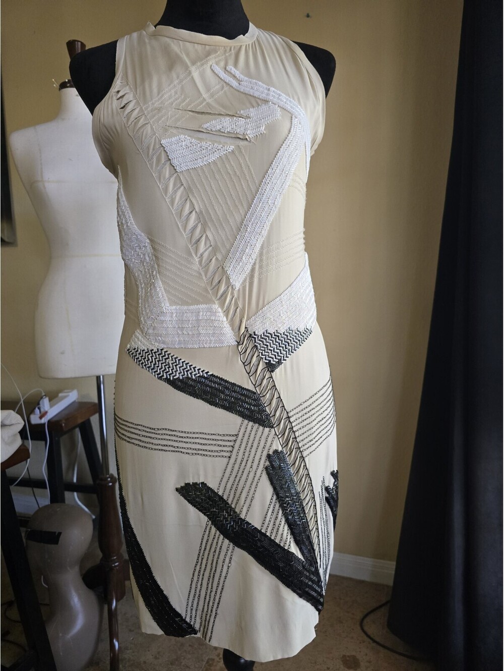 Nicole Miller Silk Beaded Pattern blk/wht/Beige Razor Back Midi Dress Sz 4